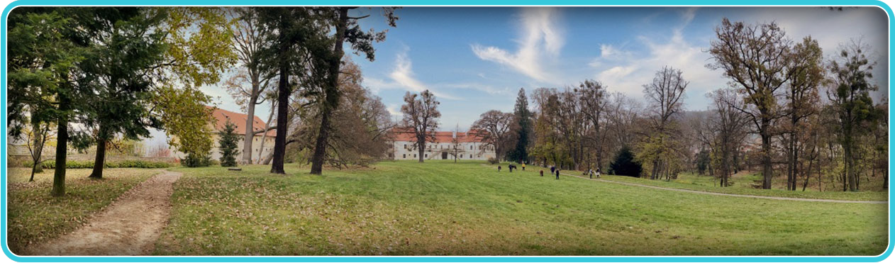 ALPAKATREKKING v zámeckém parku  